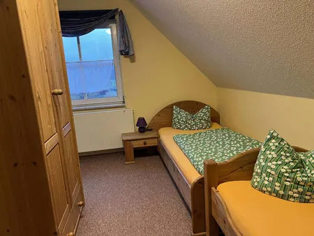 Doppelzimmer mit Einzelbetten im Rittergut Einöd in Thüringen